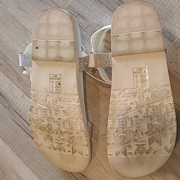 Azalea Wang Here for the Banter Rhinestone Strap Flatform Sandals 9 White - Picture 8 of 9
